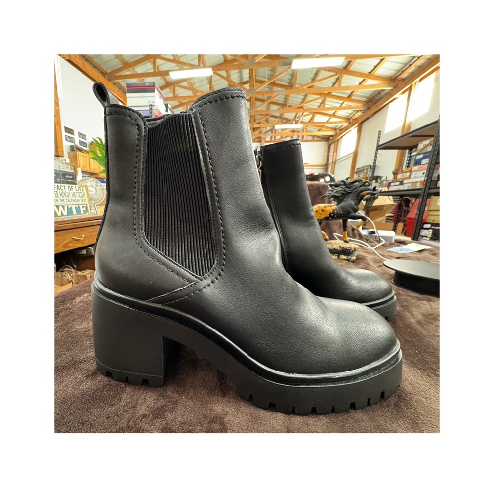 Aqua Collage waterproof Leather Rain Boots size 9M - Picture 1 of 8